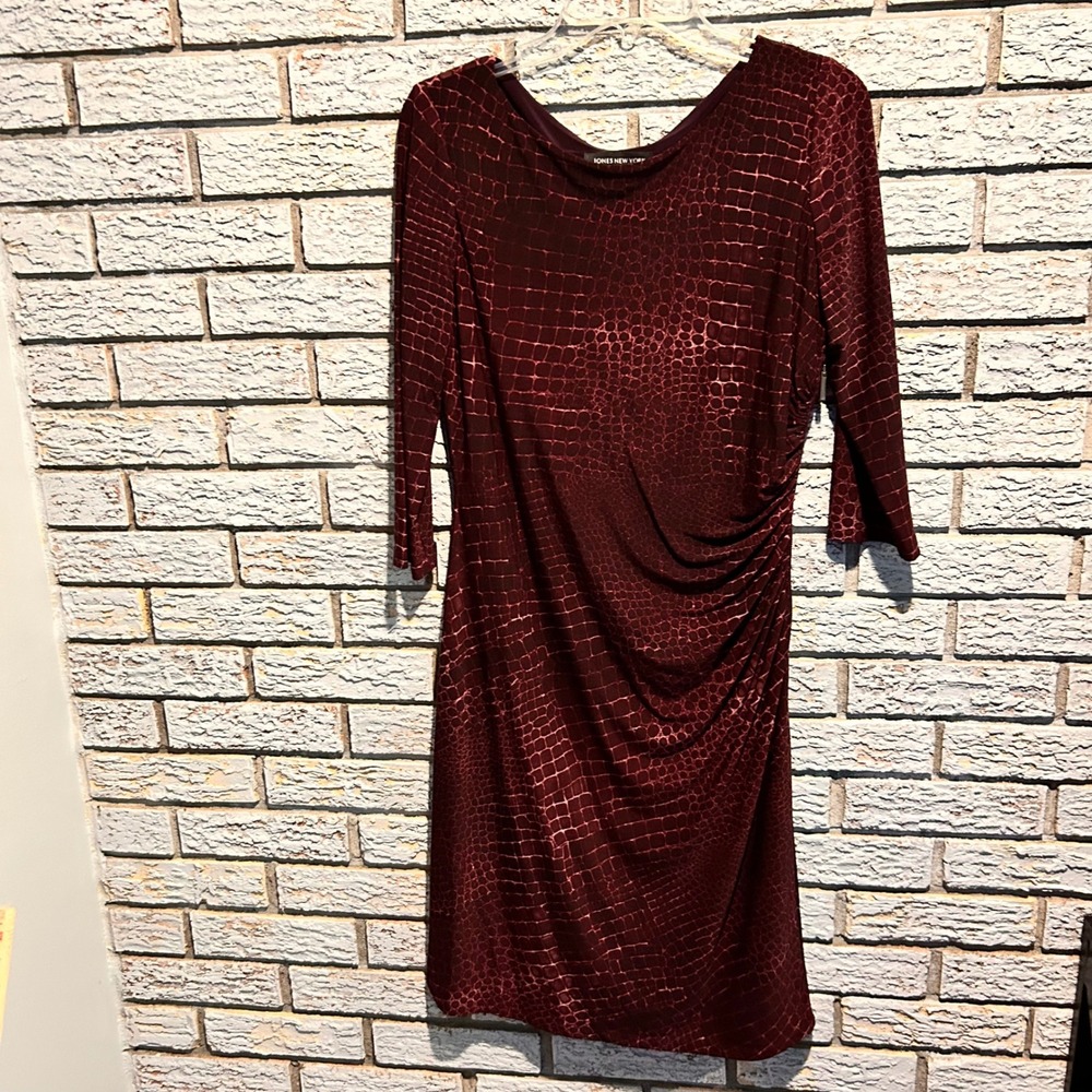 Jones New York Dress Womens 12 Burgundy Crocodile Print Ruched Zipper Sheath 3/4